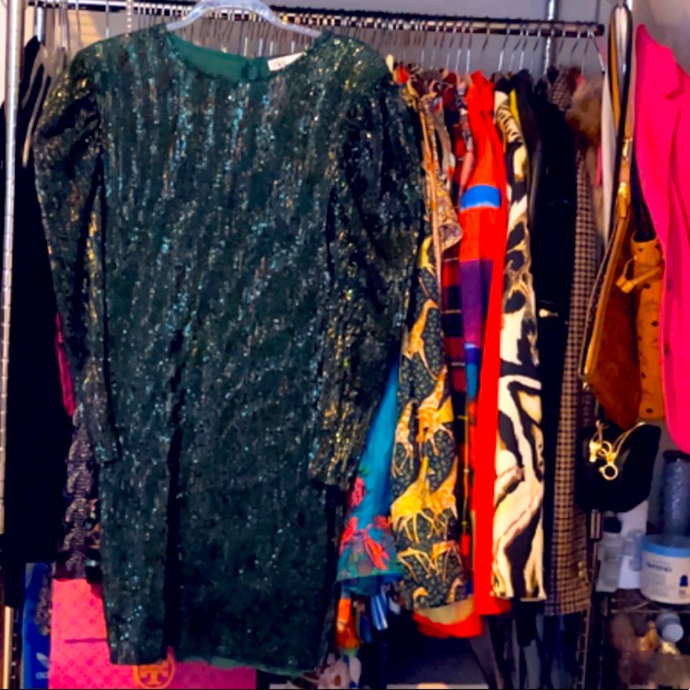 Luxe Green and bronze body con dress. Free 🎁 with purchase.